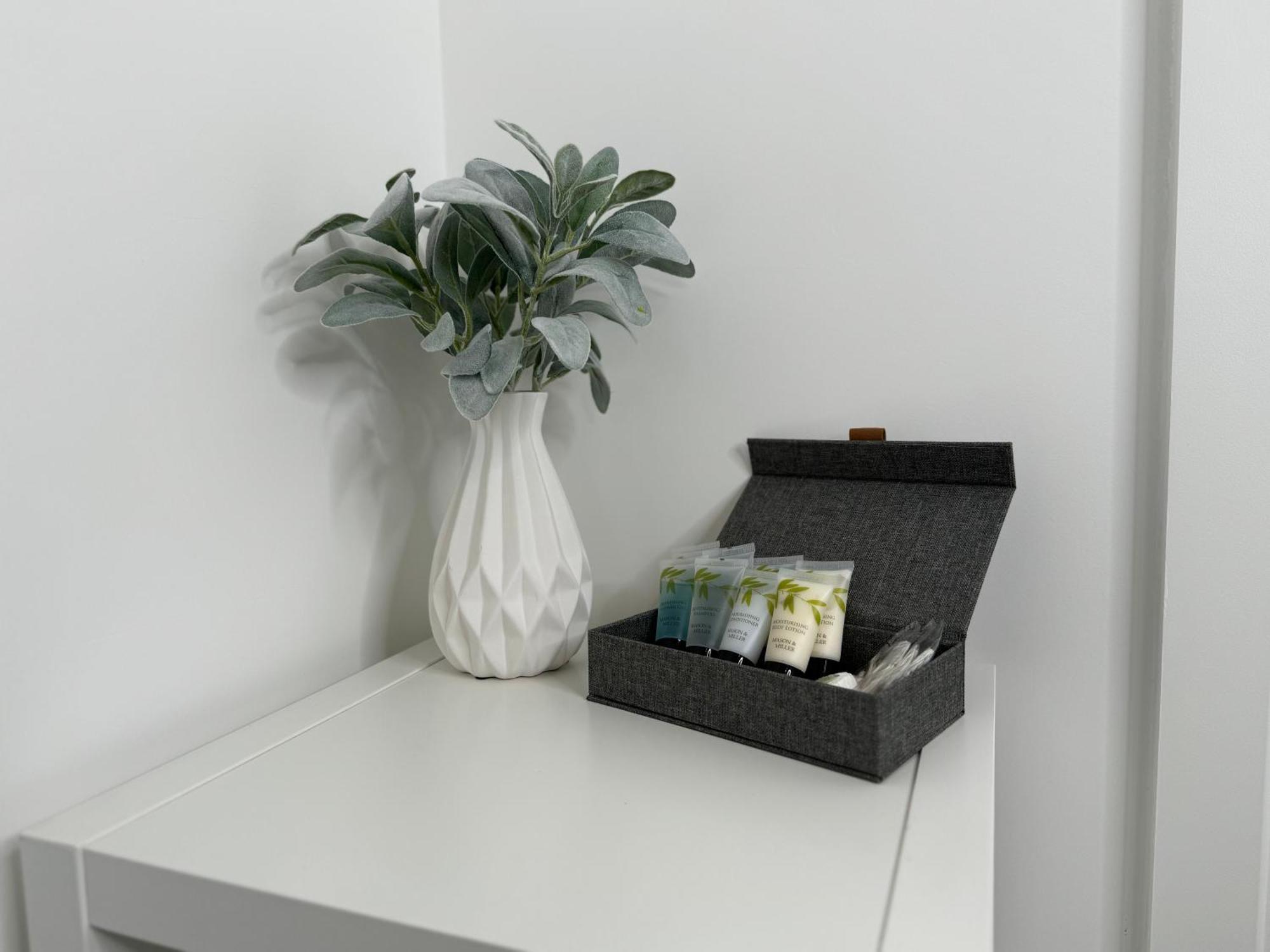 Modern One-Bedroom Apartment スウィンドン エクステリア 写真