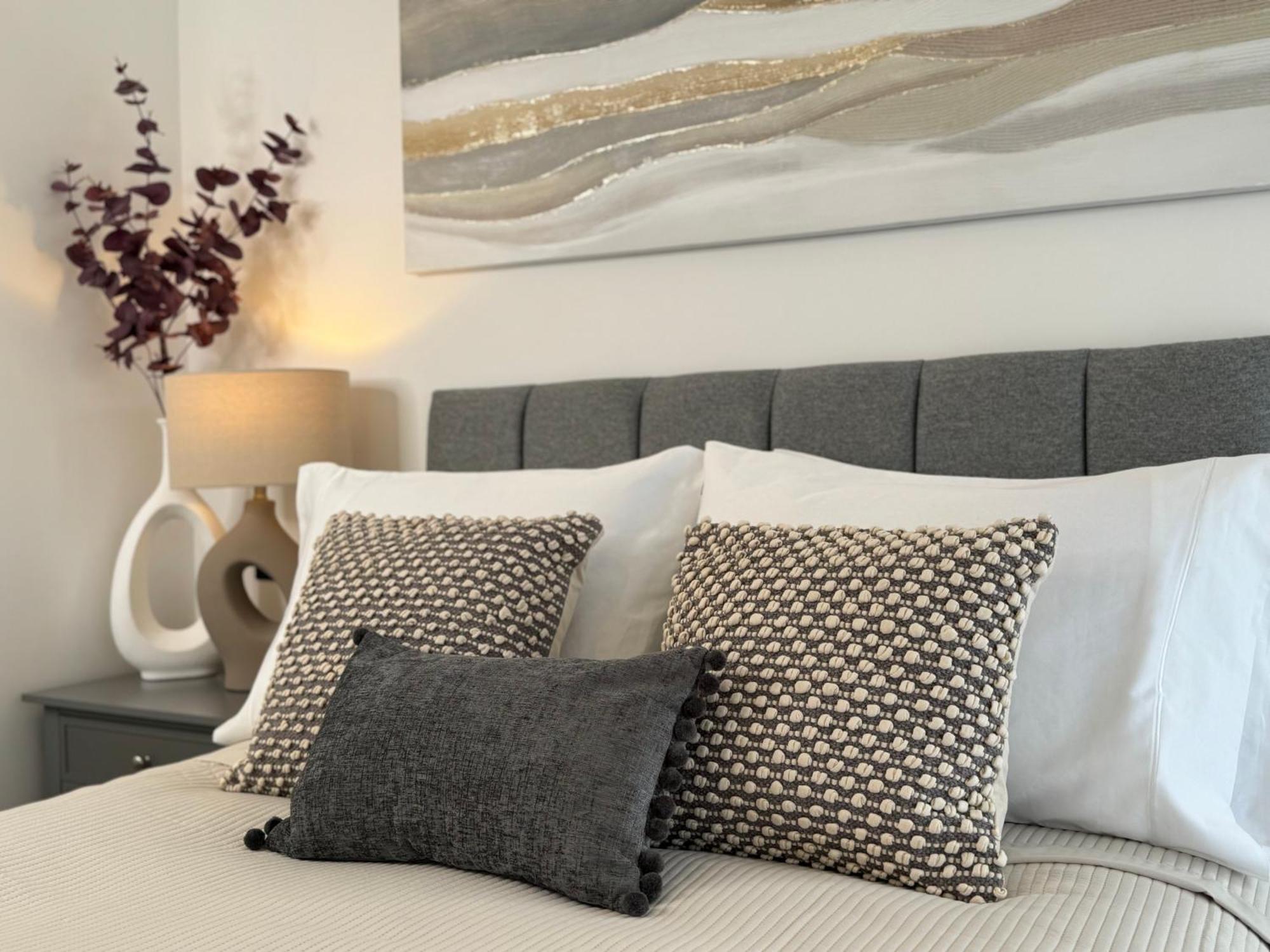 Modern One-Bedroom Apartment スウィンドン エクステリア 写真