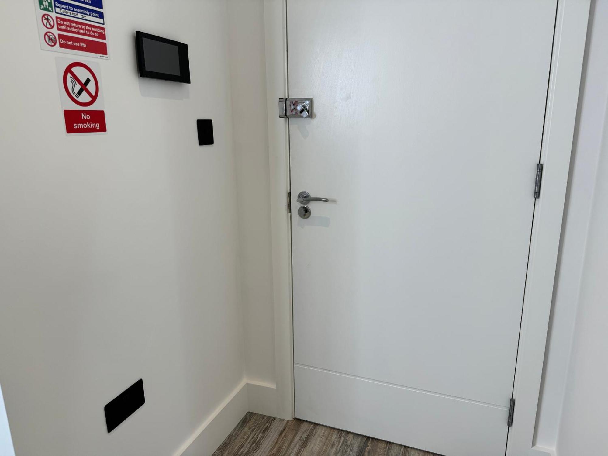 Modern One-Bedroom Apartment スウィンドン エクステリア 写真