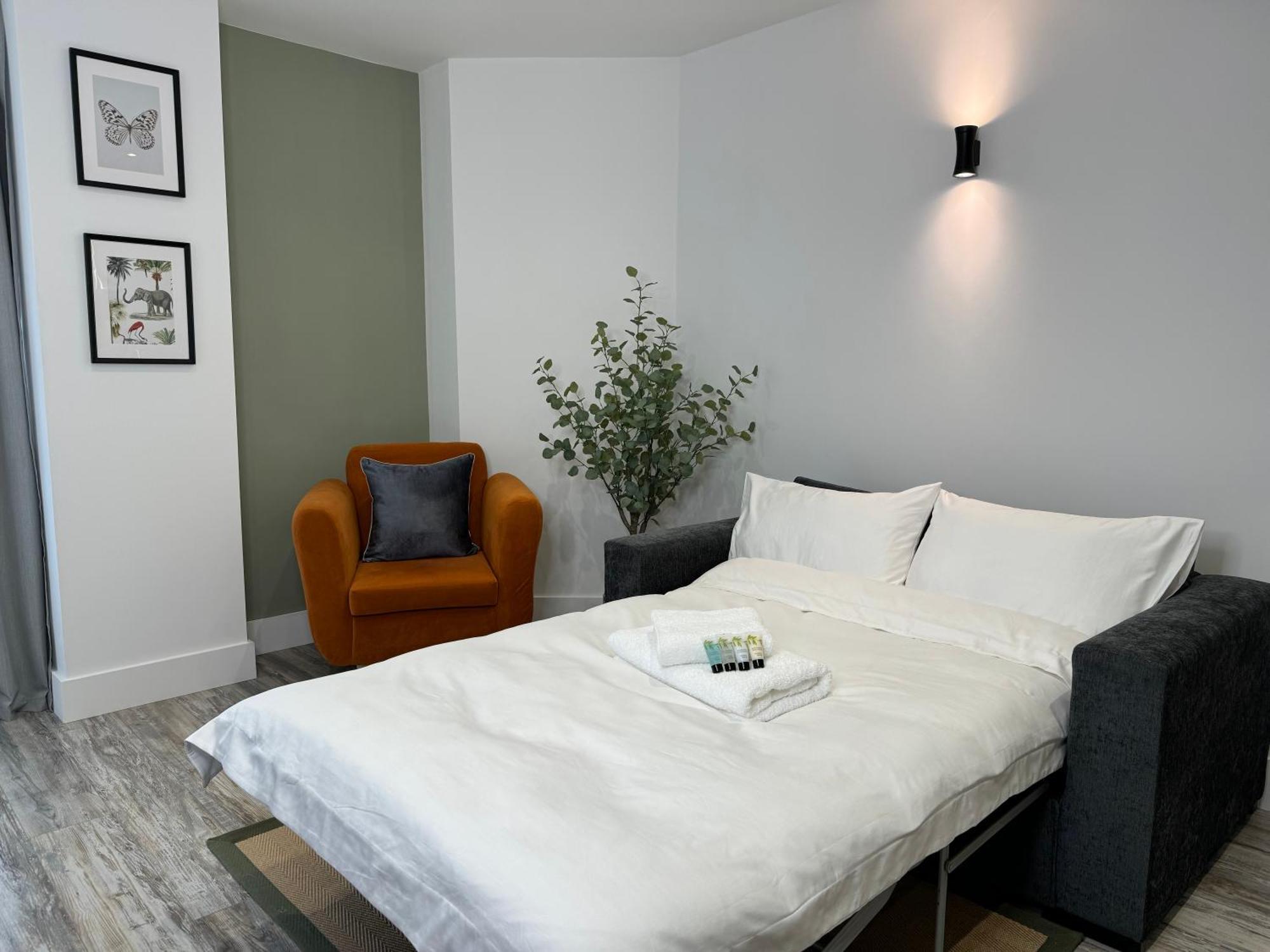 Modern One-Bedroom Apartment スウィンドン エクステリア 写真