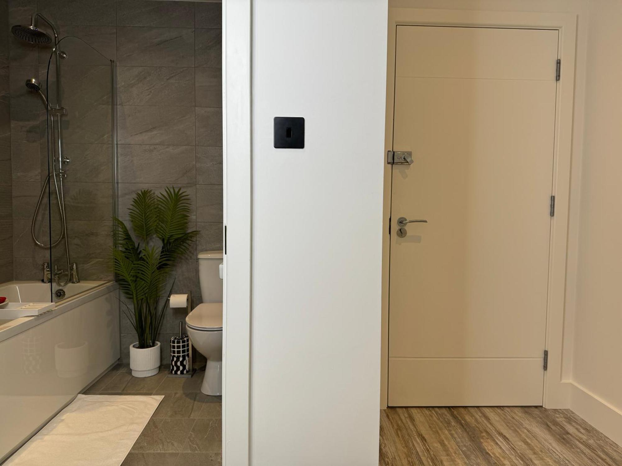 Modern One-Bedroom Apartment スウィンドン エクステリア 写真