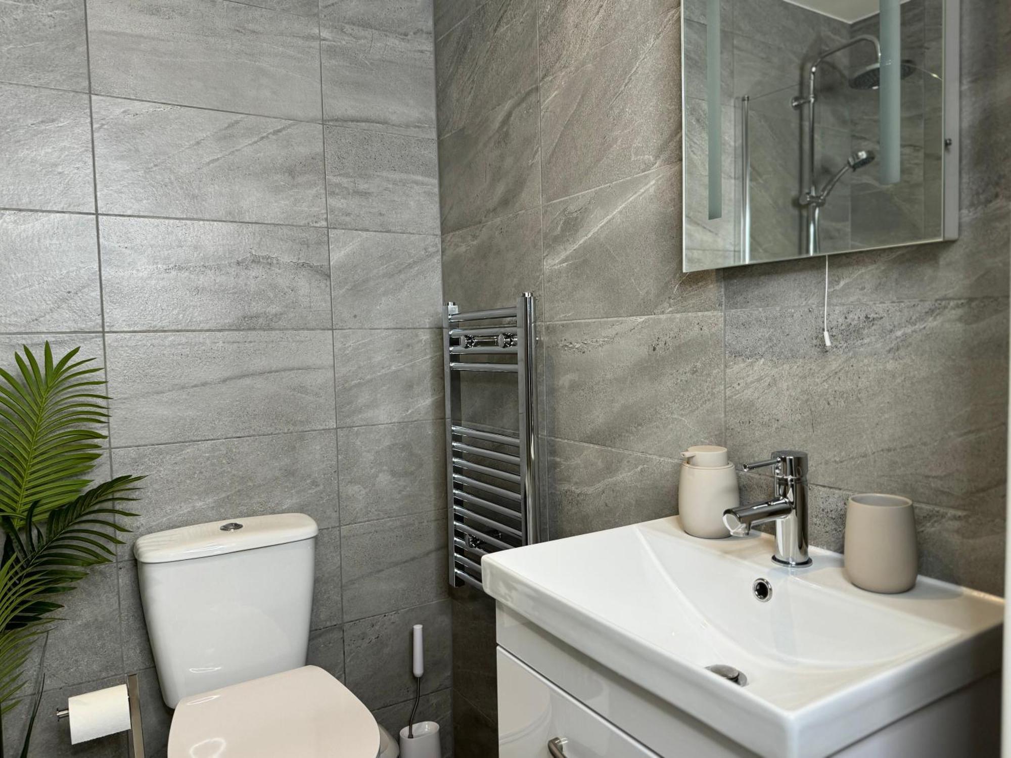 Modern One-Bedroom Apartment スウィンドン エクステリア 写真