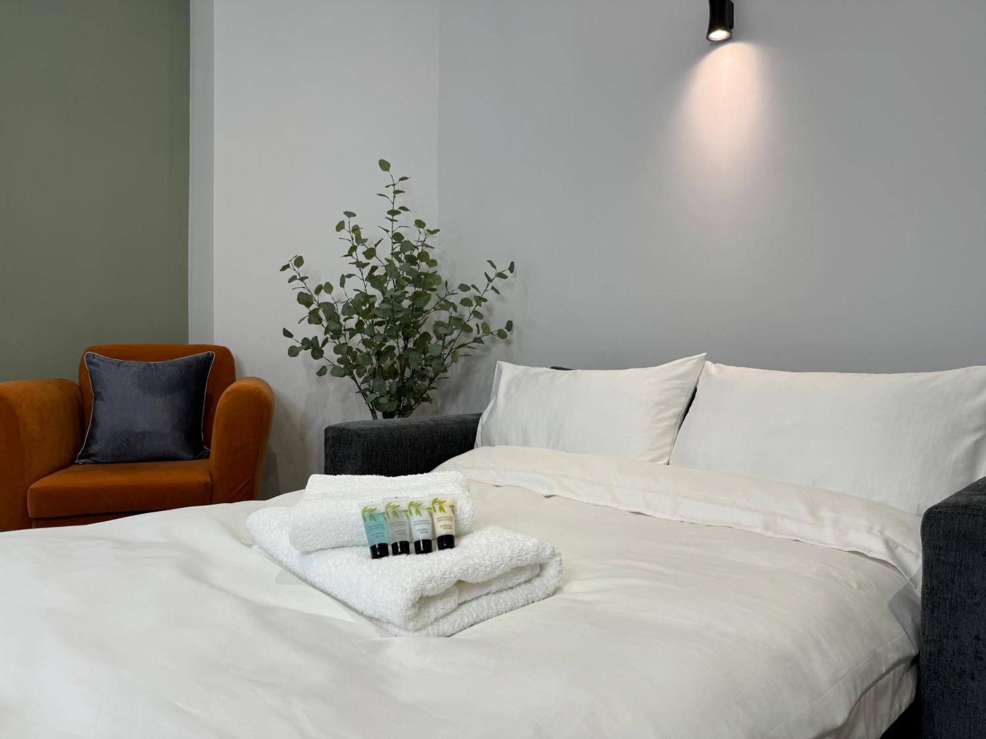 Modern One-Bedroom Apartment スウィンドン エクステリア 写真