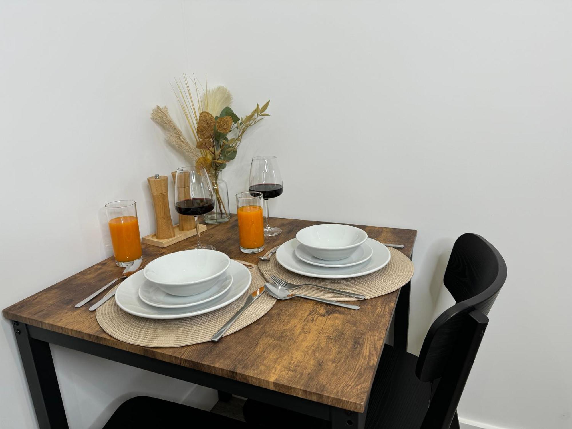 Modern One-Bedroom Apartment スウィンドン エクステリア 写真