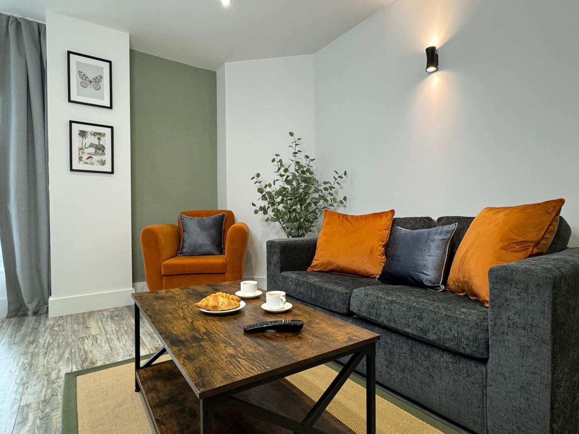 Modern One-Bedroom Apartment スウィンドン エクステリア 写真