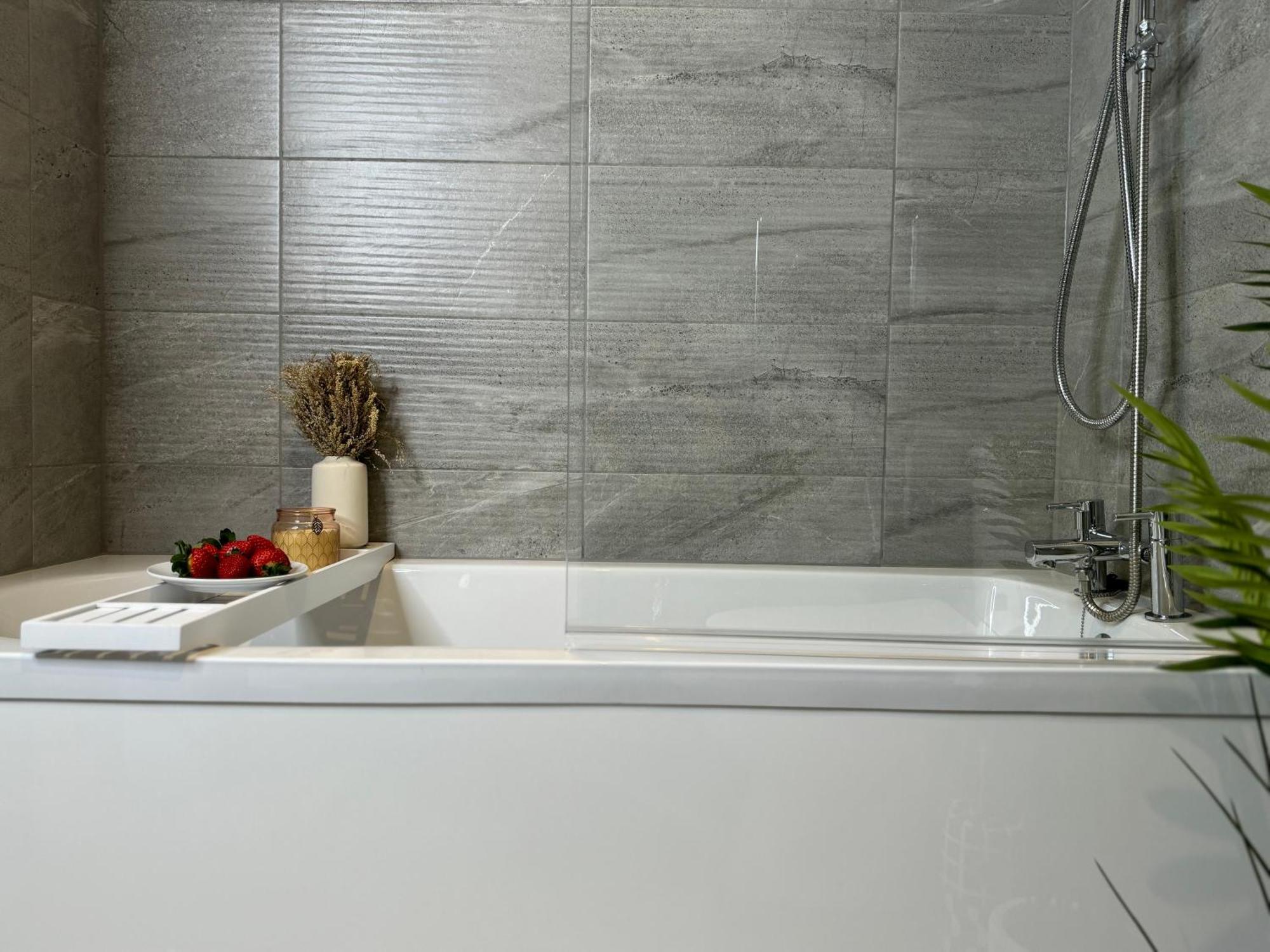 Modern One-Bedroom Apartment スウィンドン エクステリア 写真